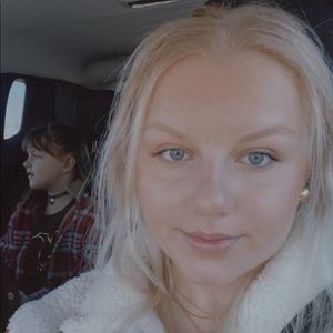 Meet your Posher, Emma